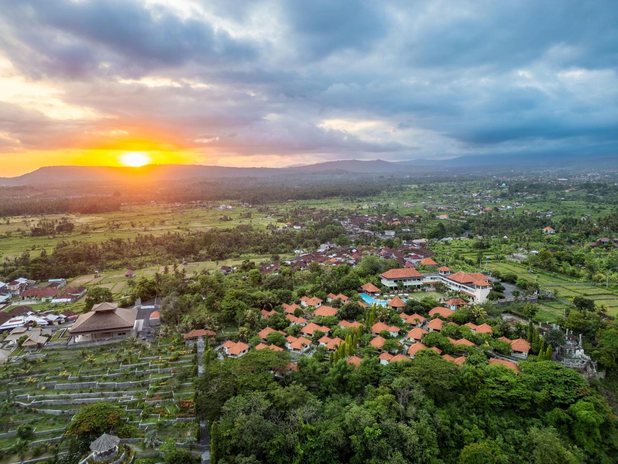 Taman Surgawi Resort & Spa Jasri Kültér fotó