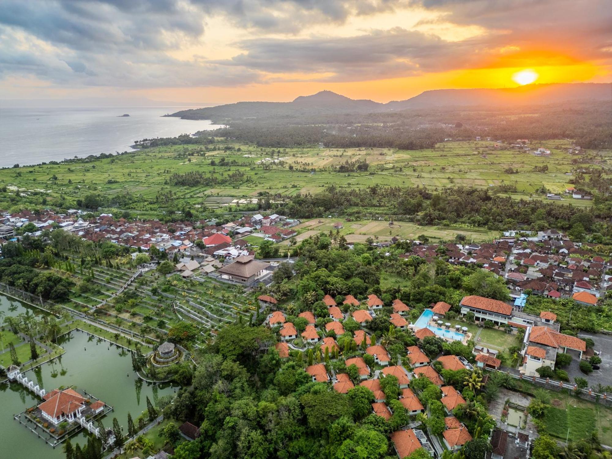 Taman Surgawi Resort & Spa Jasri Kültér fotó